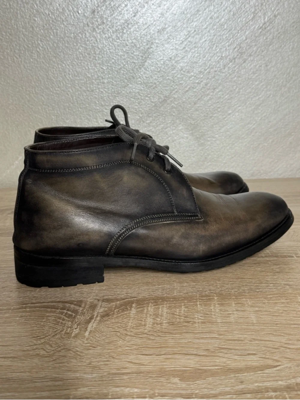 Magnanni men's 11.5M leather chukka boots